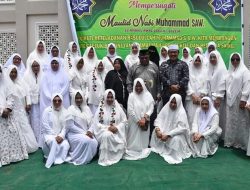 Pak Wakil Bupati Teluk Bintuni Bersama Ibu Hadiri Peringatan Maulid Nabi 
