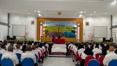 Bupati memberikan materi kepada 339 peserta Latsar Calon PNS Formasi Tahun 2018.