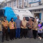 Kepala BPOM perwakilan Papua Barat, Mustofa Anwari foto bersama dengan petugas BPOM.
