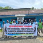 Ketua TKBM pelabuhan kelas II Bintuni bersama karyawan melakukan deklarasi jaga sitkamtibmas di areal pelabuhan Bintuni.