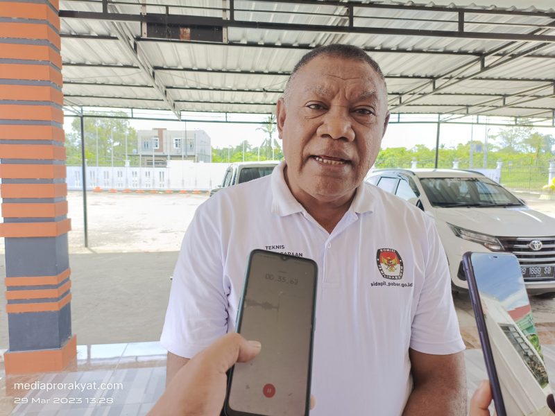 Ketua KPU Teluk Bintuni, Herry Arius E.Salamahu.