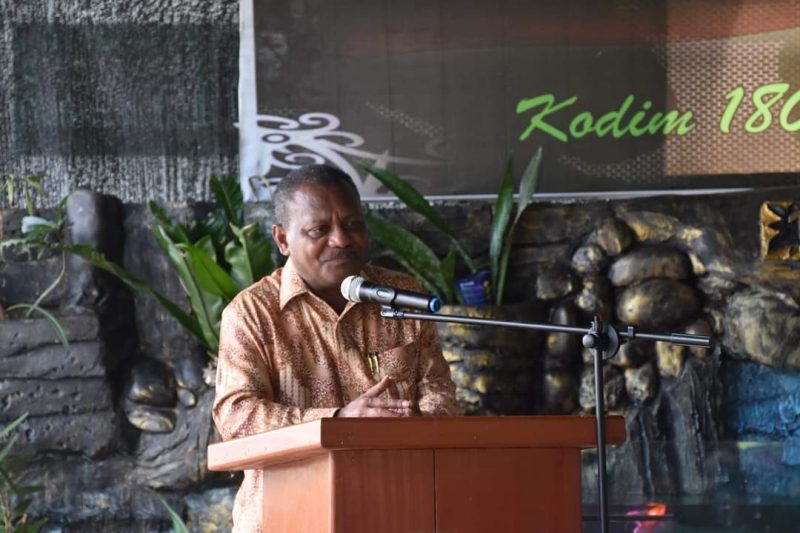 Bupati Teluk Bintuni , Ir.Petrus Kasihiw,MT