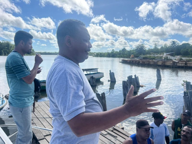 Bupati Teluk Bintuni meninjau pembangunan dermaga Tofoi , Rabu 19/7/2023)