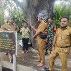 Bupati Teluk Bintuni mengunjungi Kampung Masina, Kelurahan Bintuni Barat, distrik Bintuni (28/8) 