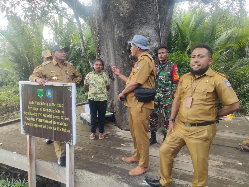 Bupati Teluk Bintuni mengunjungi Kampung Masina, Kelurahan Bintuni Barat, distrik Bintuni (28/8) 