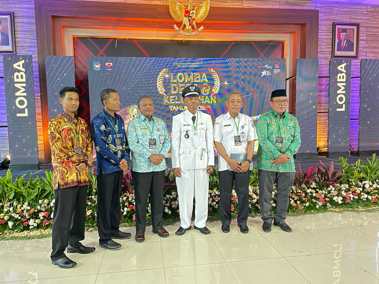 Foto Bersama Bupati Teluk Bintuni, Ir. Petrus Kasihiw, MT, Pada saat pemaparan terkait kampung Banjar Ausoy. (Sumber Gambar : Agus)