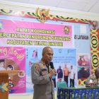AKBP. Choiruddin Wachid menyampaikan inovasi Si Pesta pada rapat koordinasi yang dihadiri oleh beberapa OPD yang berfokus pada isu stunting di Teluk Bintuni. (Foto:Istimewa) 
