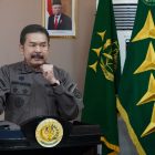  Prof. Dr. H. Sanitiar Burhanuddin, S.H., M.M.