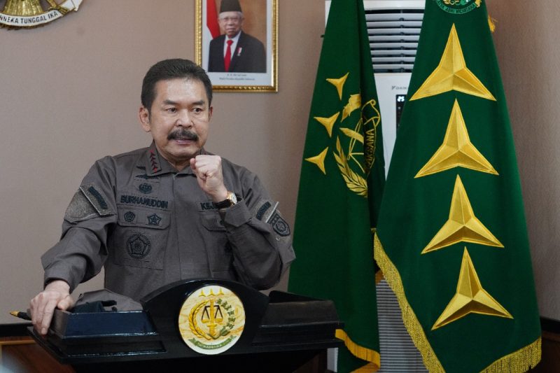  Prof. Dr. H. Sanitiar Burhanuddin, S.H., M.M.