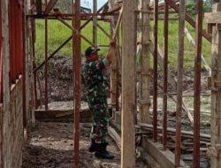TNI Bersama Warga Bangun Perpustakaan Sekolah di Merdey