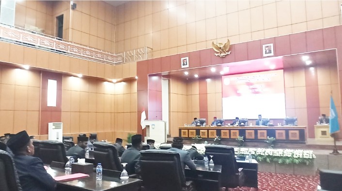 Bupati Teluk Bintuni Sukses Sampaikan LKPJ Tahun 2022 Pada Rapat Paripurna masa sidang III tahun 2023, di Aula Utama Gedung DPRD Kabupaten Teluk Bintuni, Selasa (26/9/2023) 