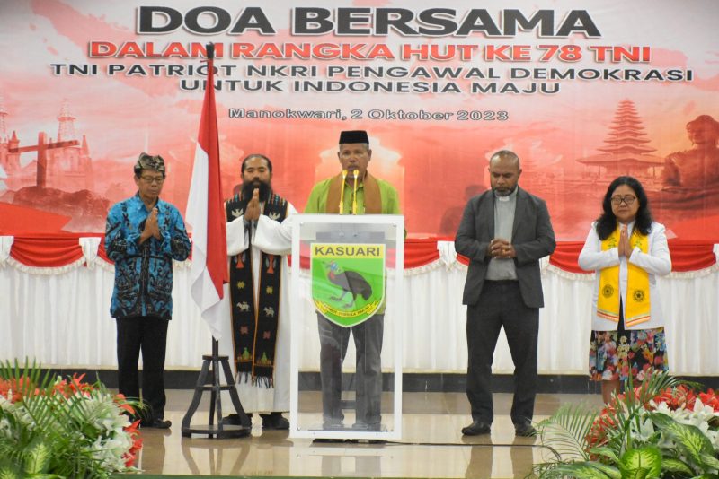 Kodam Kasuari Ikuti Doa Bersama Lintas Agama Jelang HUT Ke 78 TNI, Mohon Keselamatan Kawal Demokrasi Untuk Indonesia Maju. 
