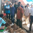 Bupati Teluk Bintuni melakukan kunjungan ke pasar sentral Bintuni