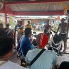 Polres Teluk Bintuni Sosialisasi Keselamatan Berlalulintas kepada Pejasa Ojek di pangkalan Merah Putih , Kampung Lama, Bintuni. Kamis (12/10/2023) 