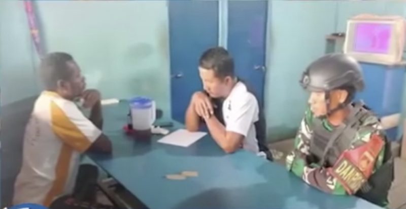 Tersangka MI saat dimintai keterangan oleh Pihak Keamanan /foto:Dok Humas Polres Teluk Bintuni. 