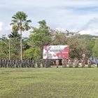 Lettu Ctp Salvator Teniwut (Danramil 1806-06/Mayado) bertindak sebagai komandan upacara peringatan Hari Kesaktian Pancasila Tahun 2023.