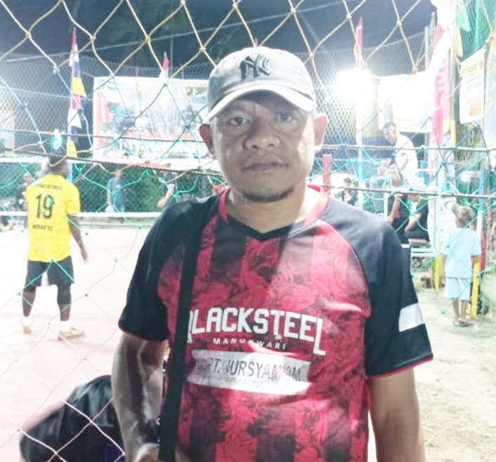 Ketua KNPI Teluk Bintuni Kenny R. Kindewara. Foto: Haiser 
 