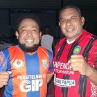 Nicolaus Y. Leftungun, Ketua Asosiasi Sepak Bola Teluk Bintuni dan Ronald Isir Ketua Panitia Pertandingan Persahabatan Perseman All Star vs Persitebin All Star.