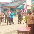 Tampak Kapolsek Babo , Ipda Stenli A. Marani (berpakaian dinas Polri) berada di Kegiatan Perkemahan Pengukuhan Anggota Baru Kepramukaan Penggalangan RAKIT dan TERAP Gugus Depan SMP Negeri Babo, Jum'at (27/10)