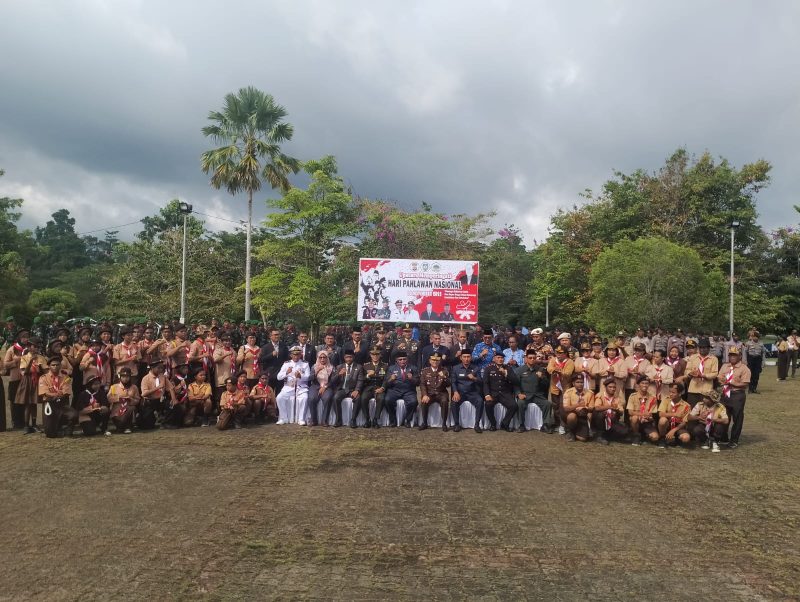 Foto Bersama seusia pelaksanaan upacara peringatan Hari Pahlawan tahun 2023 di Teluk Bintuni. 