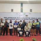 Foto Bersama setelah mengikuti Pelatihan Jurnalistik dan penyerahan Sertifikat UKW oleh Ketua PWI Papua Barat kepada peserta UKW tahun 2023 di Bintuni. 