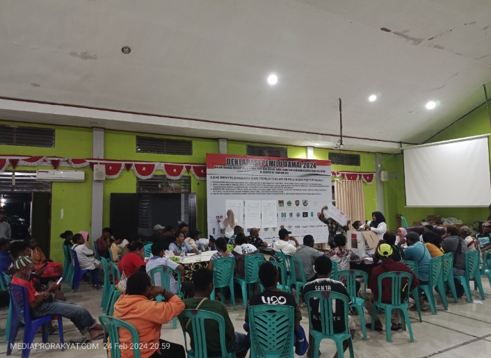Penghitungan surat suara DPD RI TPS 12 Argosigemarai di Aula KPU Teluk Bintuni, Sabtu (24/02/2024) 