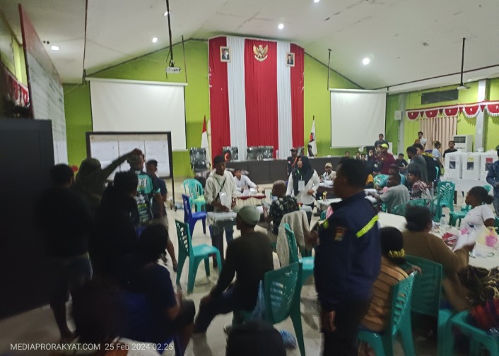 Penghitungan hasil PSU TPS 12 Argosigemarai Caleg DPRSD Kabupaten Teluk Bintuni, Minggu (25/02/2024) 