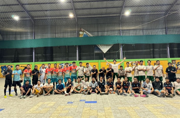 Foto bersama Tim Futsal, Luwu Raya ( Tim Futsal Luwu Raya) , Maros (Nikmat) , dan Bone (KKBW) di Lapangan futsal Kampung Lama, Minggu malam (25/02/2024)