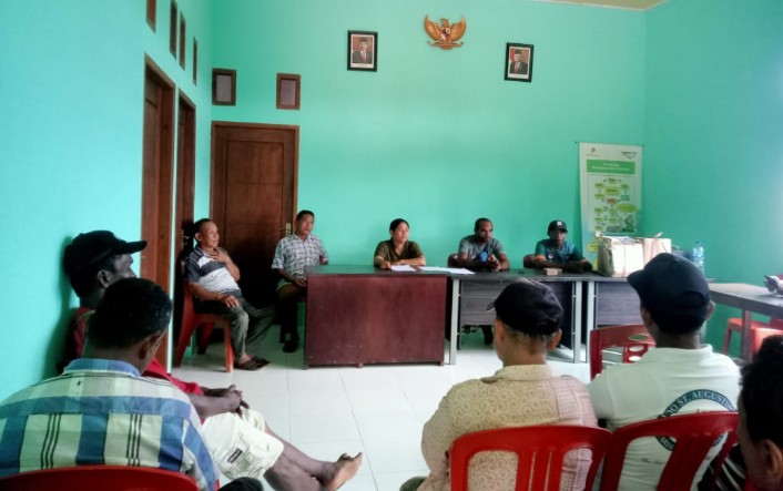 Kepala Kampung Forada, Dionisius Mersi Ateta, SH, bekerja sama dengan Badan Pertanahan Kabupaten Teluk Bintuni, menyelenggarakan sosialisasi pemberian 400 sertifikat tanah PRONA kepada masyarakat di Kampung Forada dan sekitarnya di Distrik Sumuri.