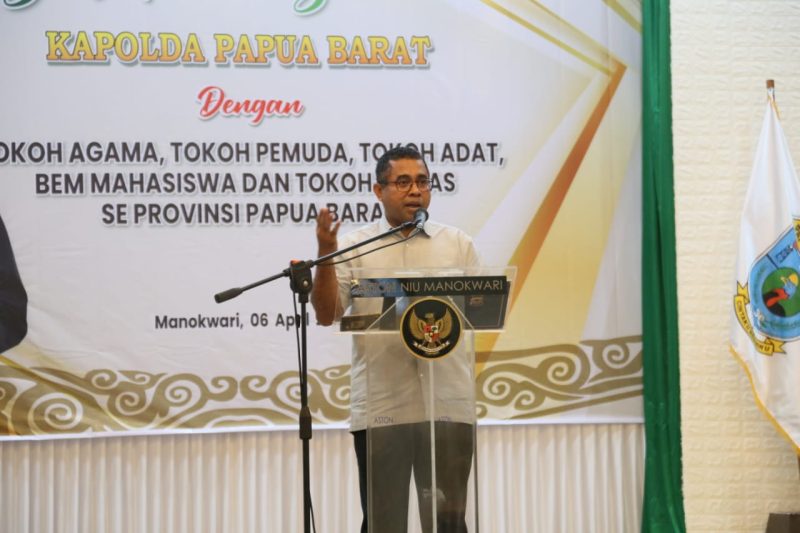 Kapolda Papua Barat Irjen Pol. Johnny Eddizon Isir, S.I.K.,M.T.C.P