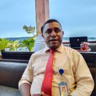 Kuasa hukum  Ketua DPRD Kabupaten Teluk Bintuni, Simon Dowansiba, Yohanes Akwan, SH . 
