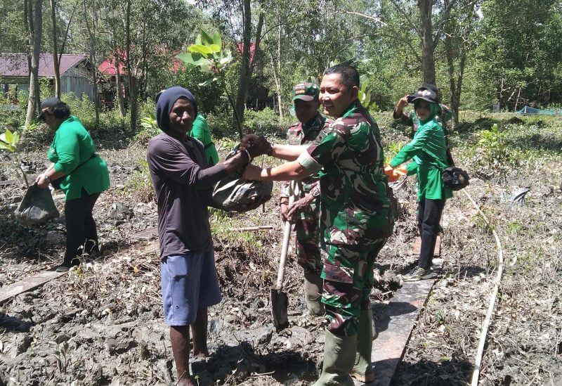 Komandan Kodim 1806/Teluk Bintuni Laksanakan Kegiatan Wasbang dan Komunikasi Sosial di Kampung Masina, Sabtu (18/05/2024) 