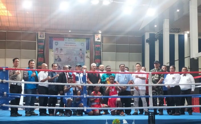 Pembentukan Kejuaraan Tinju Amatir Piala Bupati Cup yang pertama tahun 2024 resmi digelar di Gedung Serba Guna (GSG) Bintuni pada Kamis (6/6)