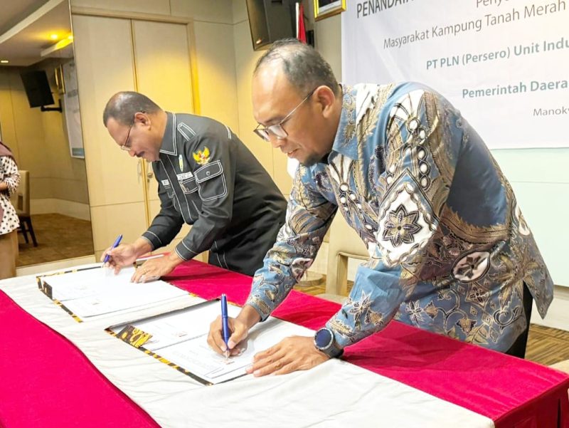 PLN dan Pemerintah Daerah Teluk Bintuni Teken MOU dan PKS untuk Perbaikan Infrastruktur Listrik di Kampung Tanah Merah Baru dan Saengga, Sabtu (22/6) 