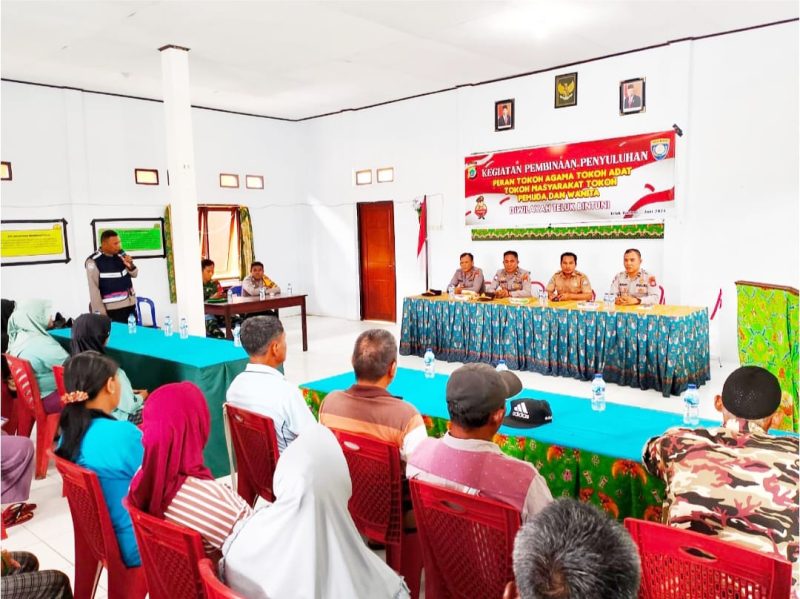 Direktorat Binmas Polda Papua Barat mengadakan pembinaan dan penyuluhan bersama tokoh agama, adat, masyarakat, pemuda, dan perempuan di Balai Kampung Argosigemerai SP 5, Distrik Bintuni Timur, pada Selasa, 25 Juni 2024 siang.