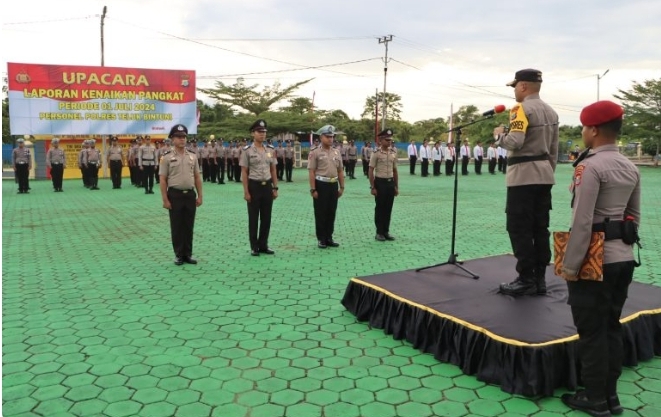 Upacara Kenaikan Pangkat di Polres Teluk Bintuni , 27 Personel Naik Pangkat  dipimipin langsung oleh Kapolres, AKBP Dr. H. Choiruddin Wachid, S.I.K., M.M., M.H., M.Si.