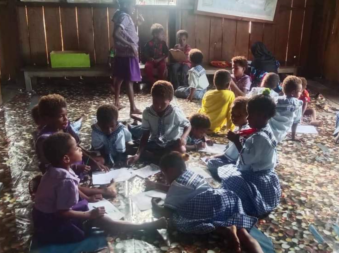 Tantangan Pendidikan di Dusun Udagaga: Harapan Ibu Heni untuk Perhatian Pemkab Teluk Bintuni 