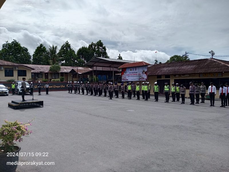 Suasana Gelar Pasukan Operasi Patuh Mansinam di lapangan upacara Polresta Manokwari yang dipimpin Kabag Ops Kompol. Wisnu Prasetyo.Senin(15/7/2024)
