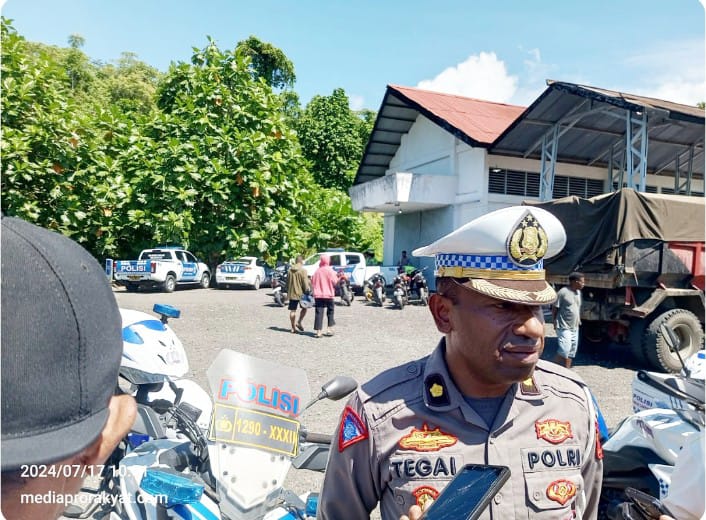 Kasubdit Gakkum Ditlantas Polda Papua Barat,  Kompol Jems Oktavianus  Tegai saat ditemui wartawan di lokasi operasi patuh Mansinam,Rabu(17/7/2024)