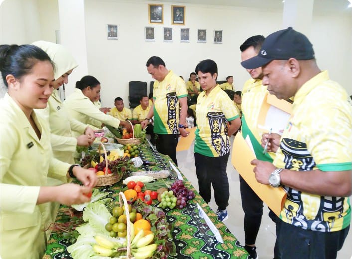Tampak Kajari Teluk Bintuni sebagai tim juri. 