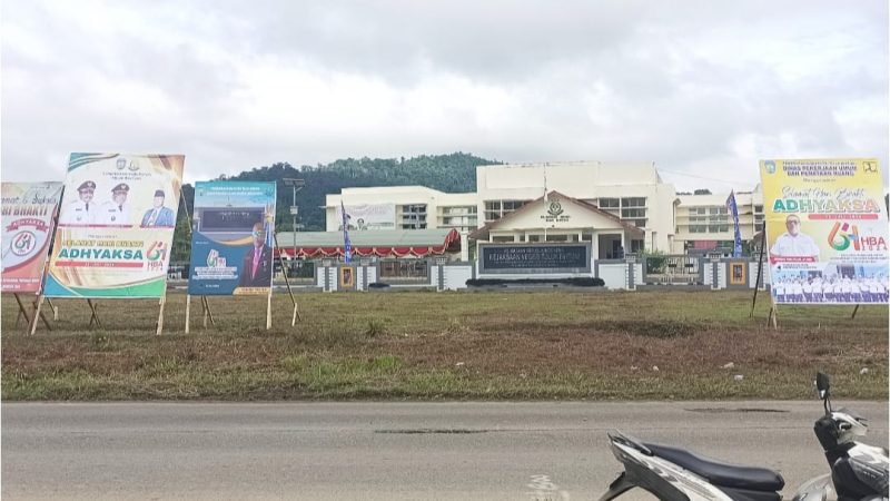 Tampak baliho ucapan selamat HUT HBA ke -64