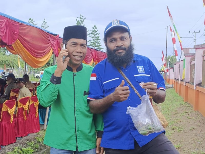 Sekretaris DPC PPP Teluk Bintuni, Said Harisa Bauw (kanan), dan Sekretaris DPD PAN Teluk Bintuni, Roy Masyewi (kiri), saat mengikuti Acara Simulasi Sispamkota Polres Teluk Bintuni, Senin (5/8).