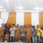 Foto Bersama Peserta Rapat Koordinasi yang dilaksanakan KPU Telik Teluk Bintuni, Selasa (6/8) 