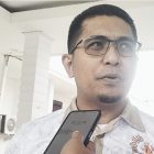 KPU Teluk Bintuni Matangkan Persiapan Pendaftaran Calon Bupati dan Wakil Bupati Muhammad Makmur Memed Alfajri Singgung Soal Keamanan(Gambar saat diwawancarai wartawan, Senin, 26 Agustus 2024)
