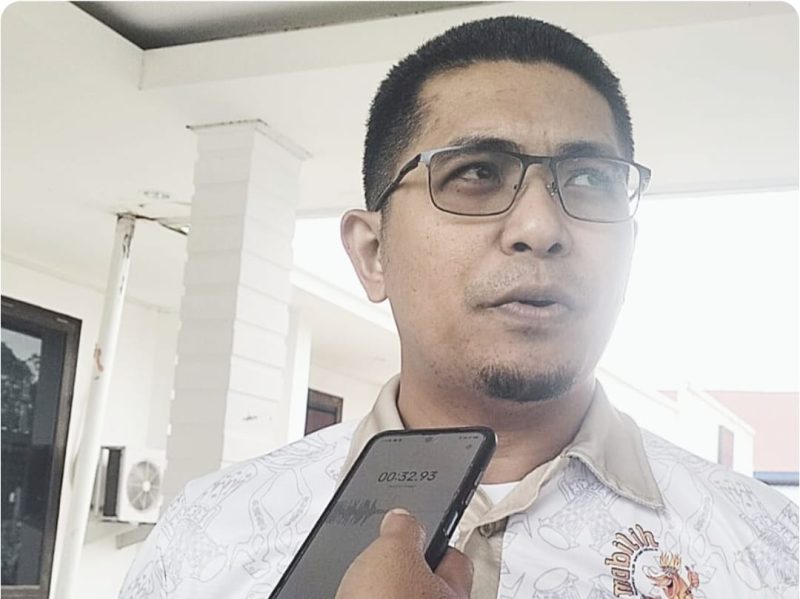 KPU Teluk Bintuni Matangkan Persiapan Pendaftaran Calon Bupati dan Wakil Bupati Muhammad Makmur Memed Alfajri Singgung Soal Keamanan(Gambar saat diwawancarai wartawan, Senin, 26 Agustus 2024)