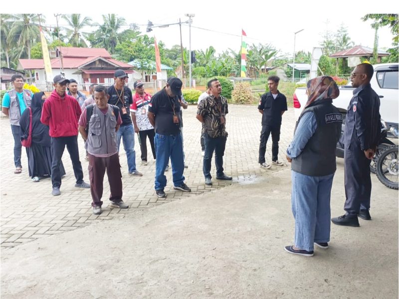 Bawaslu Teluk Bintuni melaksanakan apel pagi, Sabtu (5/10/2024) foto : MPR