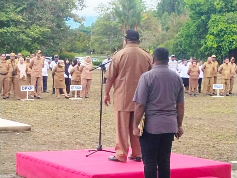 Plt. Bupati Teluk Bintuni, Matret Kokop SH, Pimpin Apel Gabungan ASN dan Berikan Arahan Penting