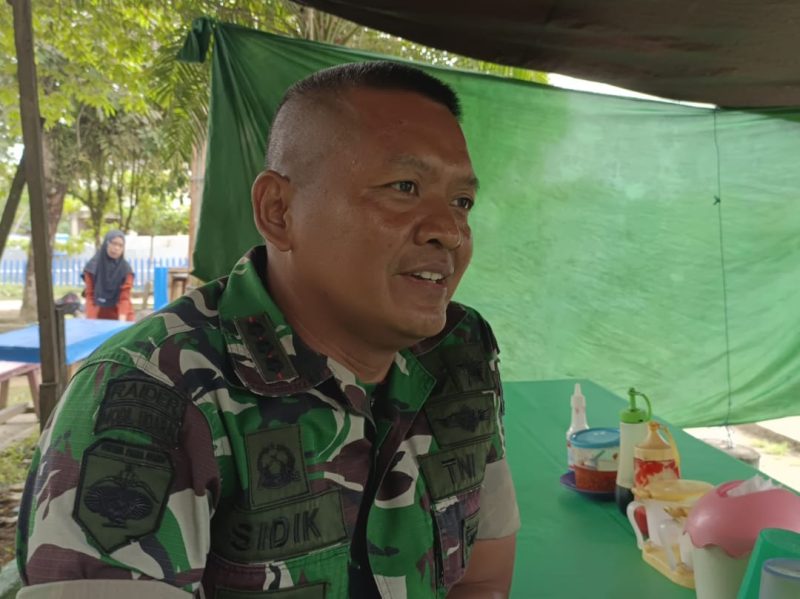 Komandan Brigif 26/Gurana Piarawaimo, Kolonel Inf Sidik Wiyono, SH., M.Tr(Han), saat memberikan keterangan kepada wartawan, Jumat (11/10) 