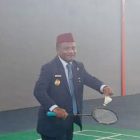 Foto Petrus Kasihiw  saat meresmikan GOR 'Bintuni Badminton Hall Decky Kawab': Tonggak Baru untuk Olahraga Teluk Bintuni 
