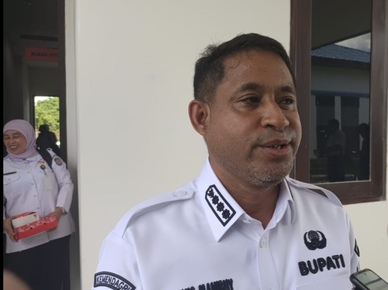 Bupati Teluk Bintuni, Yohanis Manibuy, SE., MH